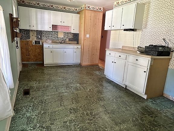 5th image of 358 S Cedar Dr