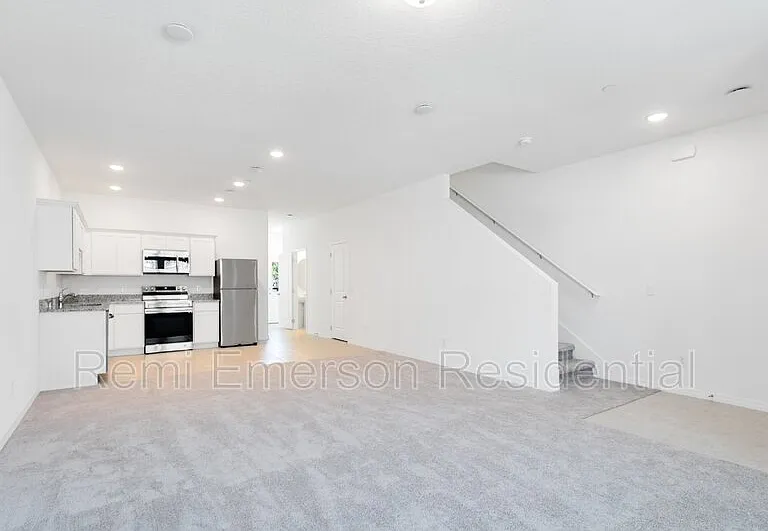 3150 Merton Aly — Photo 3