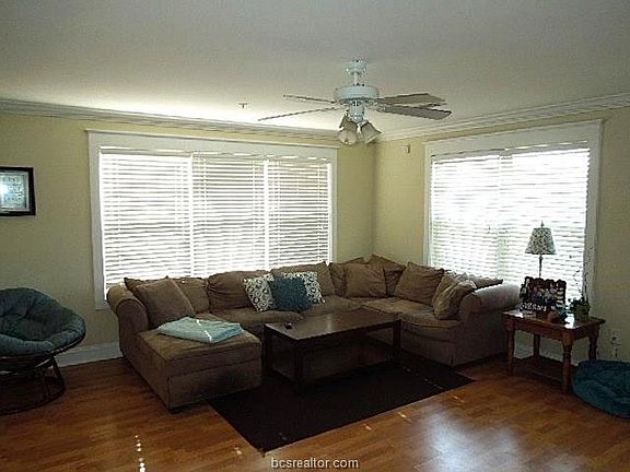3rd image of 1725 Harvey Mitchell Pkwy S APT 1815