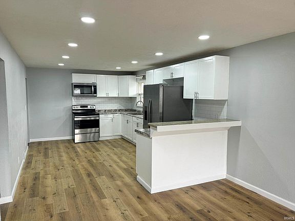 4th image of 816 Grand Blvd