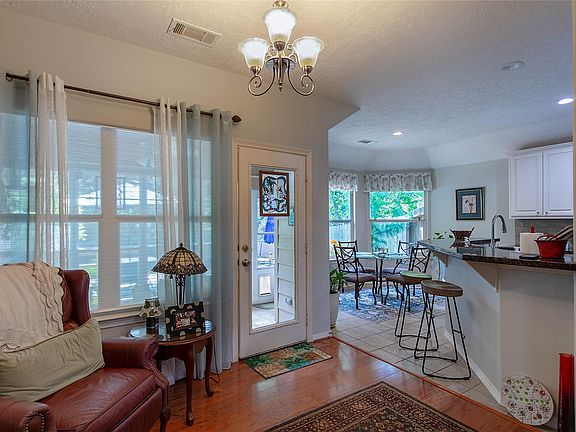 4th image of 10486 Parkside Dr