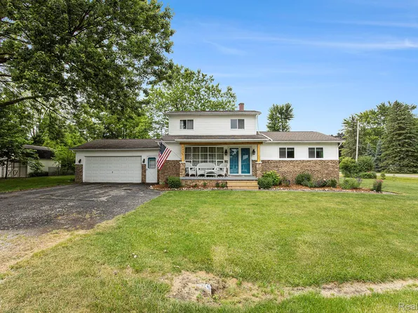 2371 Bradford Dr, Flint, MI 48507