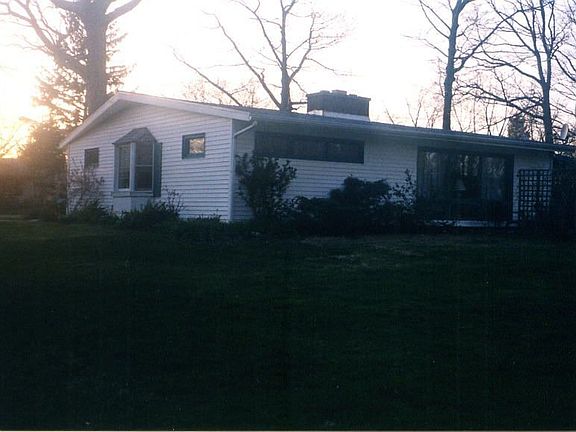 3rd image of 324 Elm St