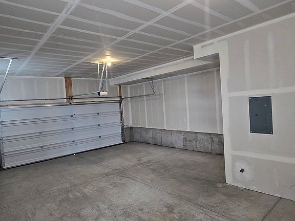 3rd image of 684 W Empress St