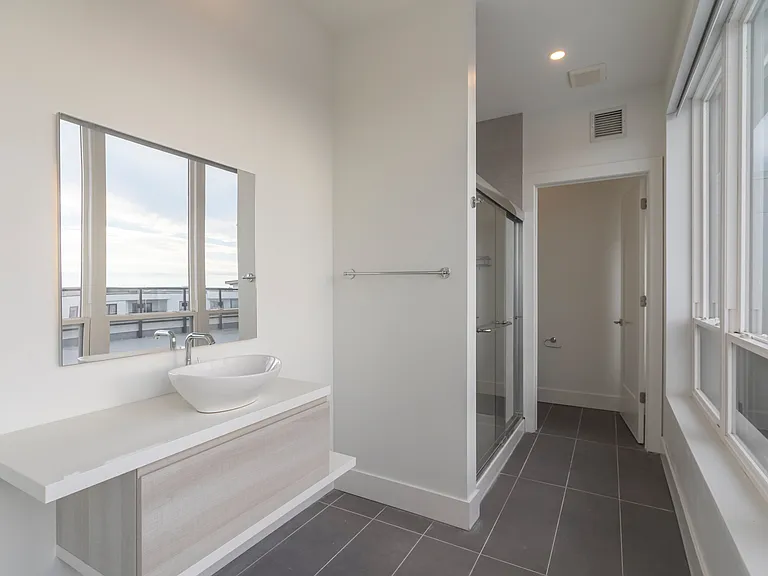 172 Wentworth Dr — Photo 29