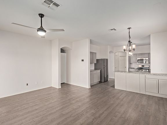 5th image of 2834 N Paisley Ln