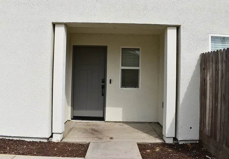 698 Jessie Dr — Photo 4