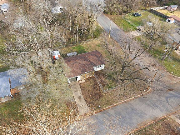 3rd image of 400 Spring Dr