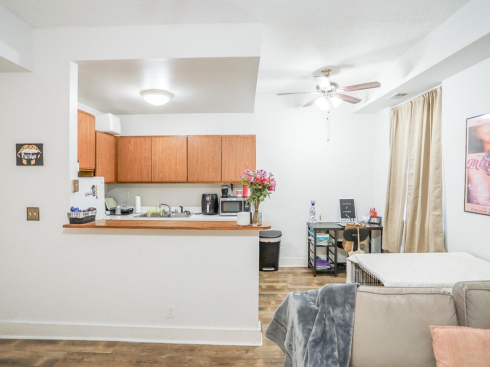 1st image of 3727 N Pine Grove Ave APT 103