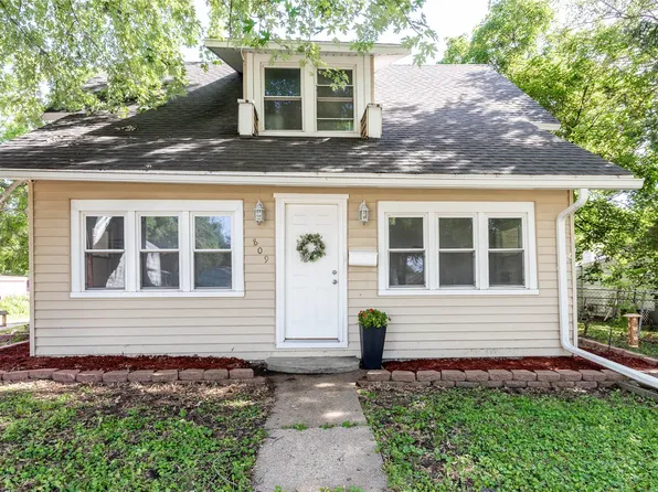 809 W Ashland Ave, Indianola, IA 50125