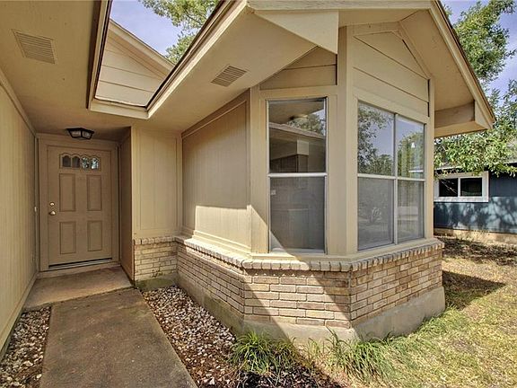 4th image of 1213 Pitcairn Dr