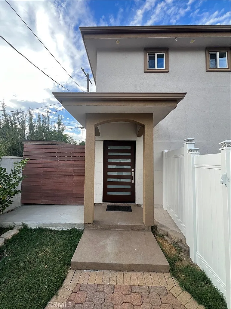 2 bed, 1.5 bath, 1000 sqft, $2,850 — Photo 2