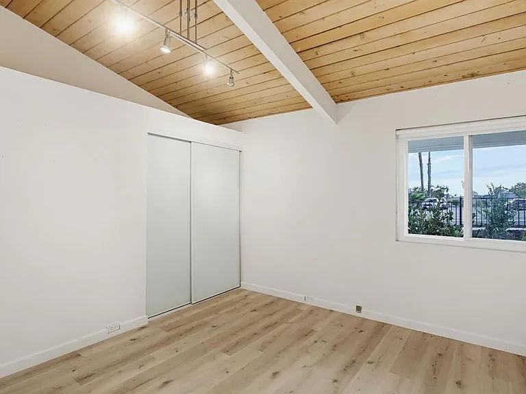 5605 Soledad Mountain Rd — Photo 23