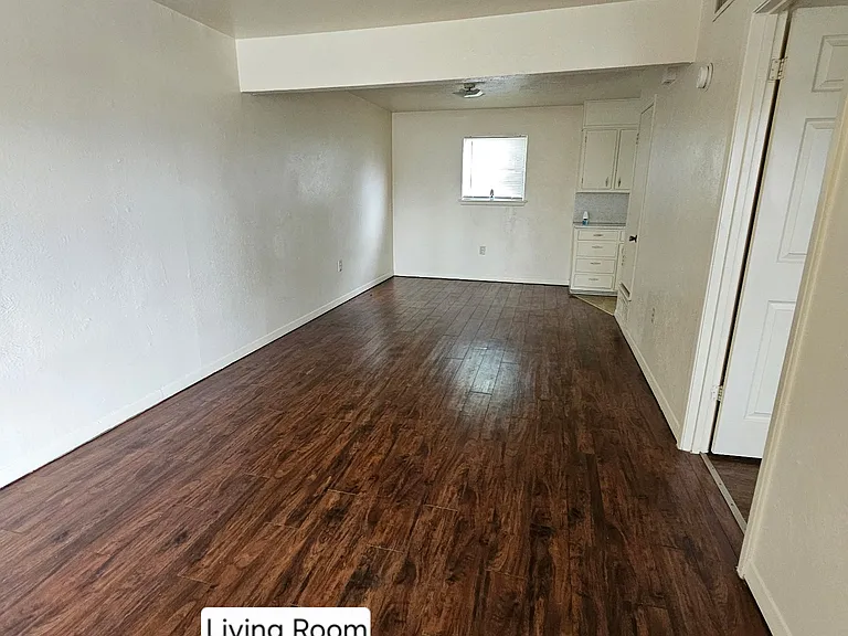 102 E Avenue A #1 — Photo 9