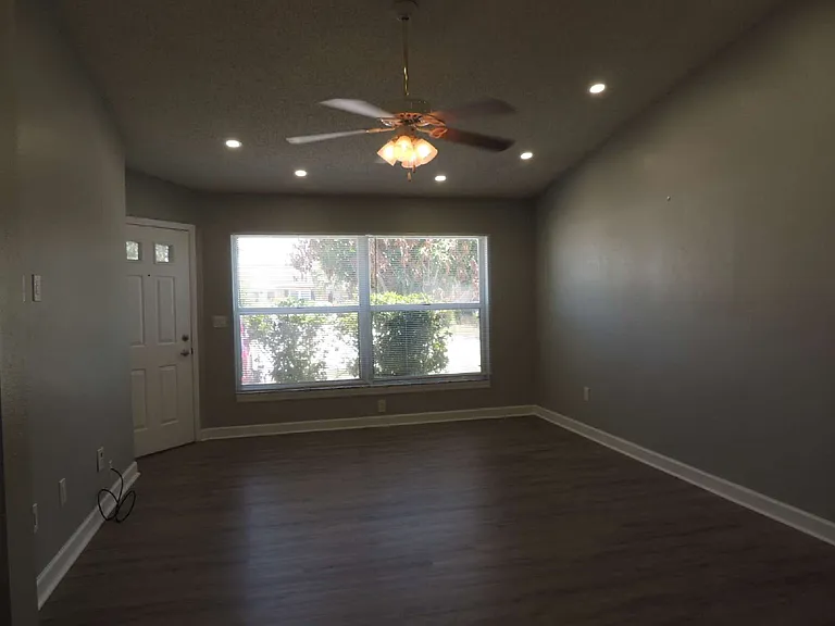 944 Burlwood St — Photo 28