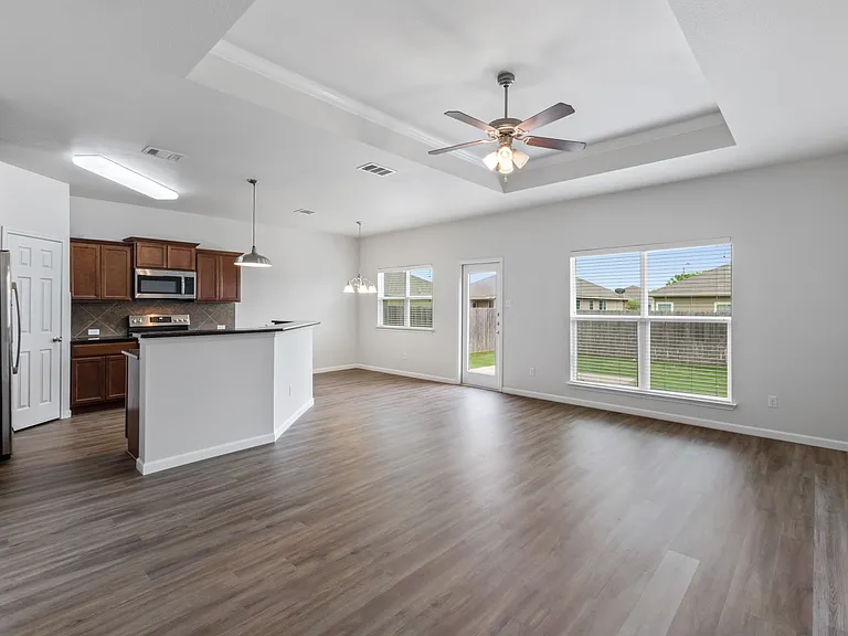 8011 Fieldstone Dr — Photo 4