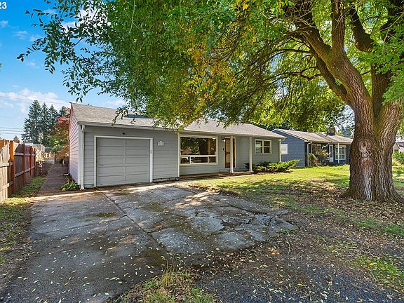 5th image of 301 SE 102nd Ave