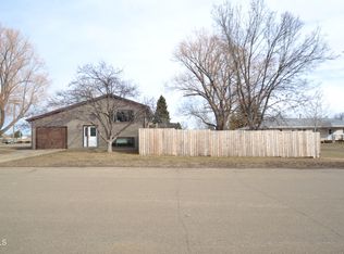 411 Grant St N, Carson, ND 58529