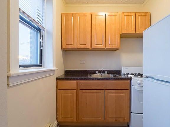 2nd image of 4546 N Damen Ave #4546401
