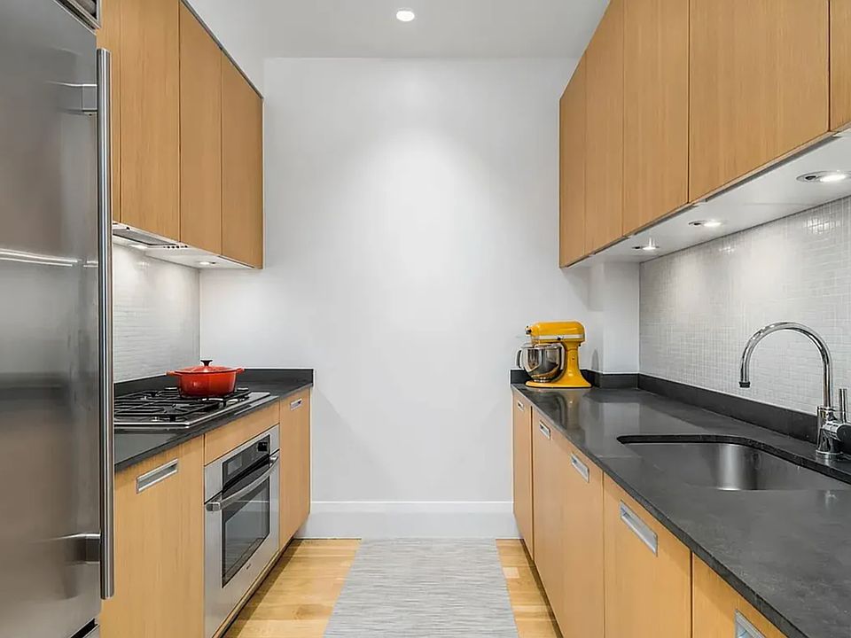 2nd image of 71 Nassau St APT 5C