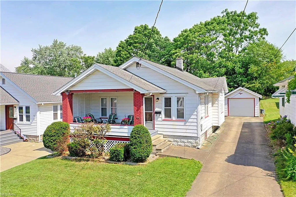 42 Townsend Ave photo 1