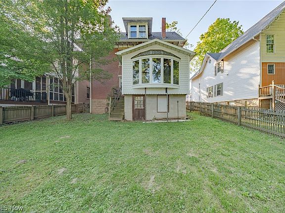 3rd image of 1122 Juliana St