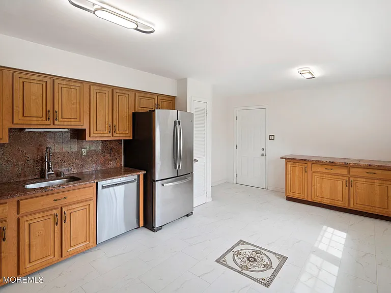 10 Monroe Ct — Photo 14