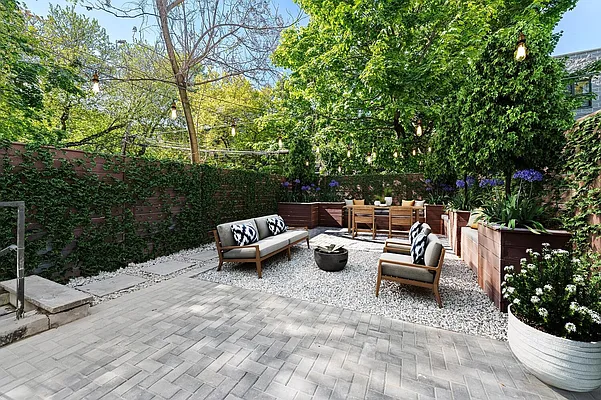 Sold by Compass | media 9