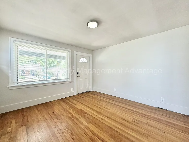 316 Spencer — Photo 17