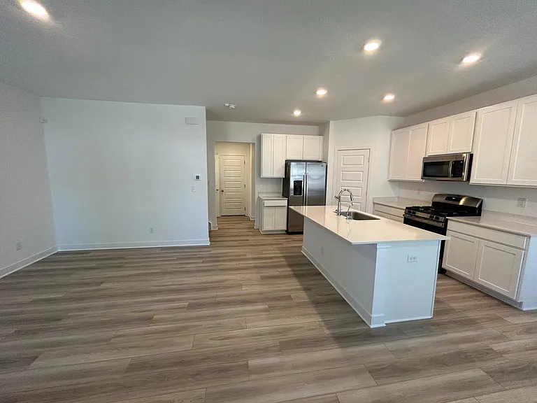 7199 Governors Row S — Photo 3