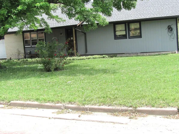 802 N Maple St, Peabody, KS 66866