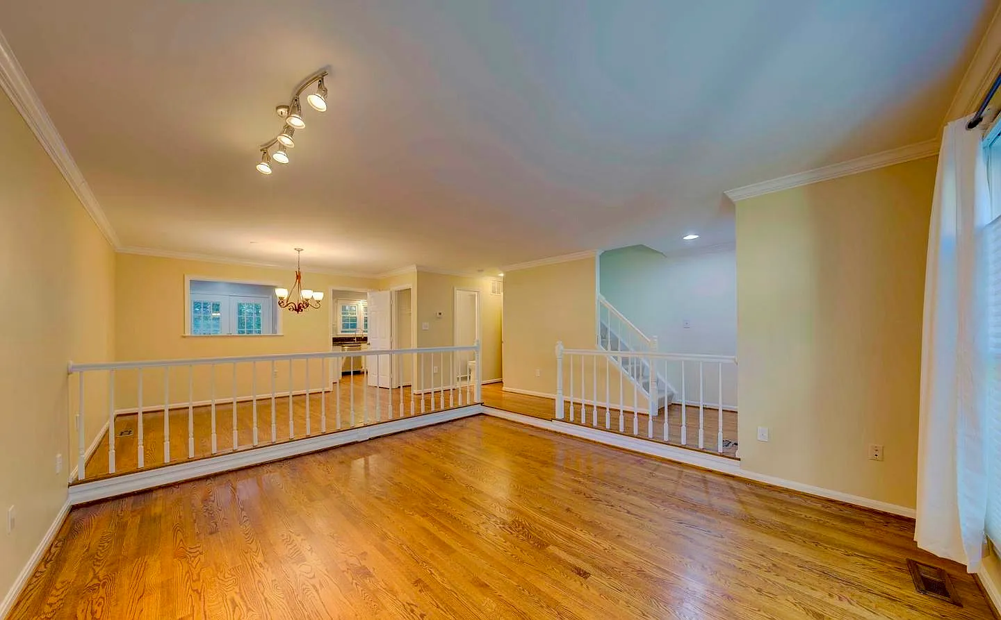3 bed, 3.5 bath, 2130 sqft, $3,600 — Photo 2