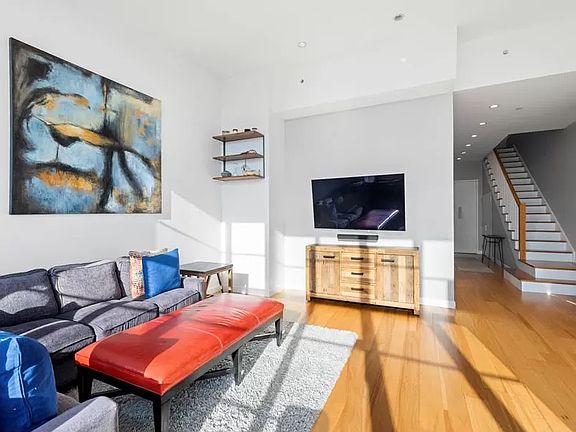 3rd image of 27-28 Thomson Ave #814