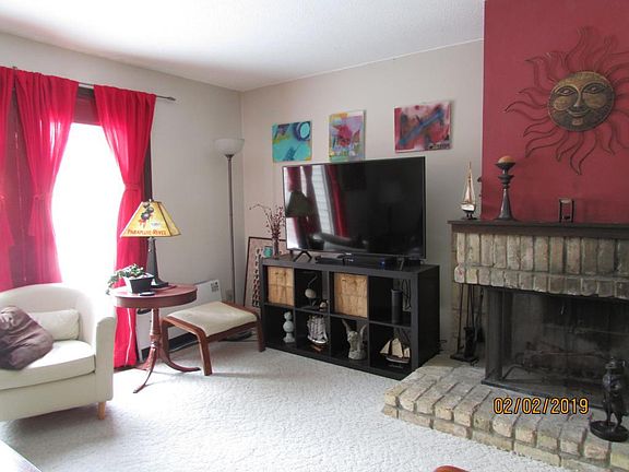 3rd image of 82 River Woods Ln