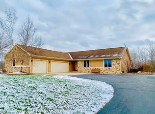 W7509 Oak Ridge Dr, Delavan, WI 53115