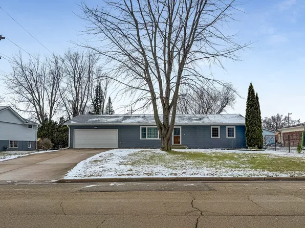 711 Virginia Ave, Lena, IL 61048