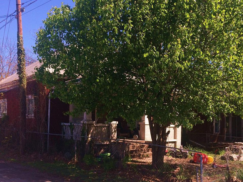 2nd image of 1738 N Clay Ave