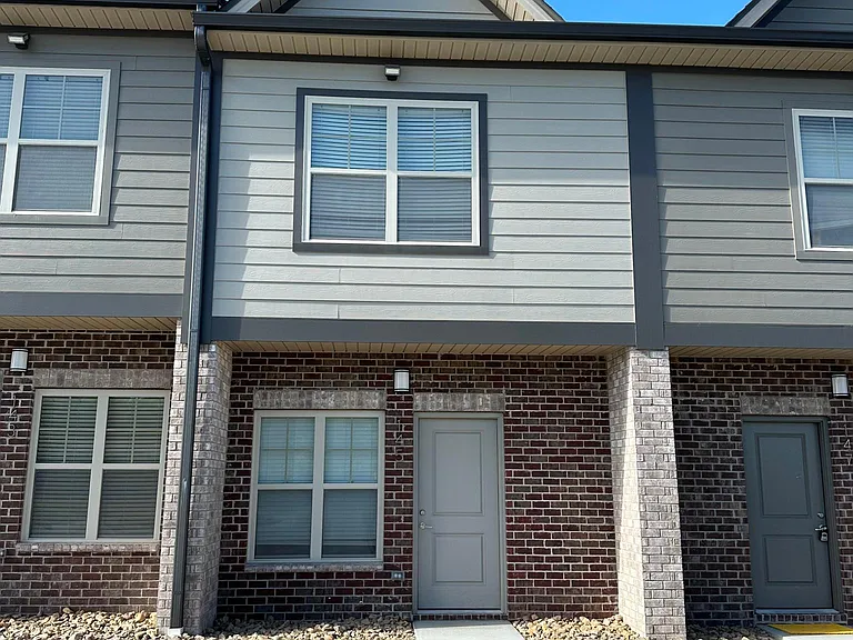 145 Bellvue Dr — Photo 2