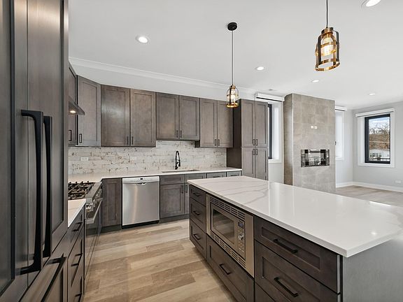 2nd image of 1638 N Sedgwick St #2