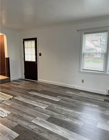 130 W McConnell Ave — Photo 2