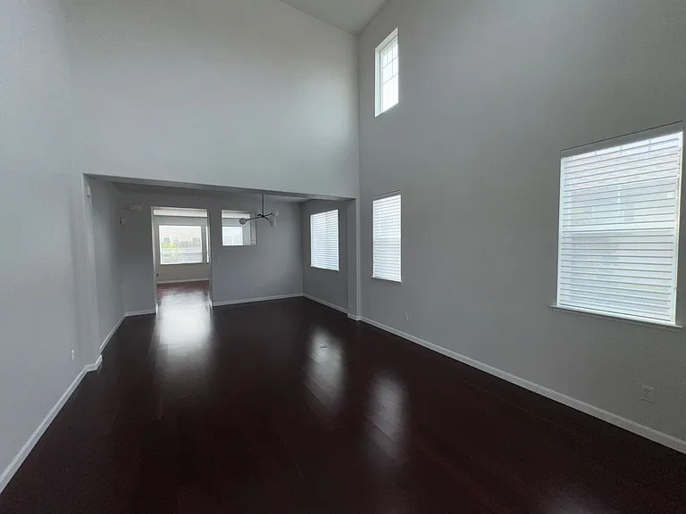 7916 Splendid Way — Photo 5