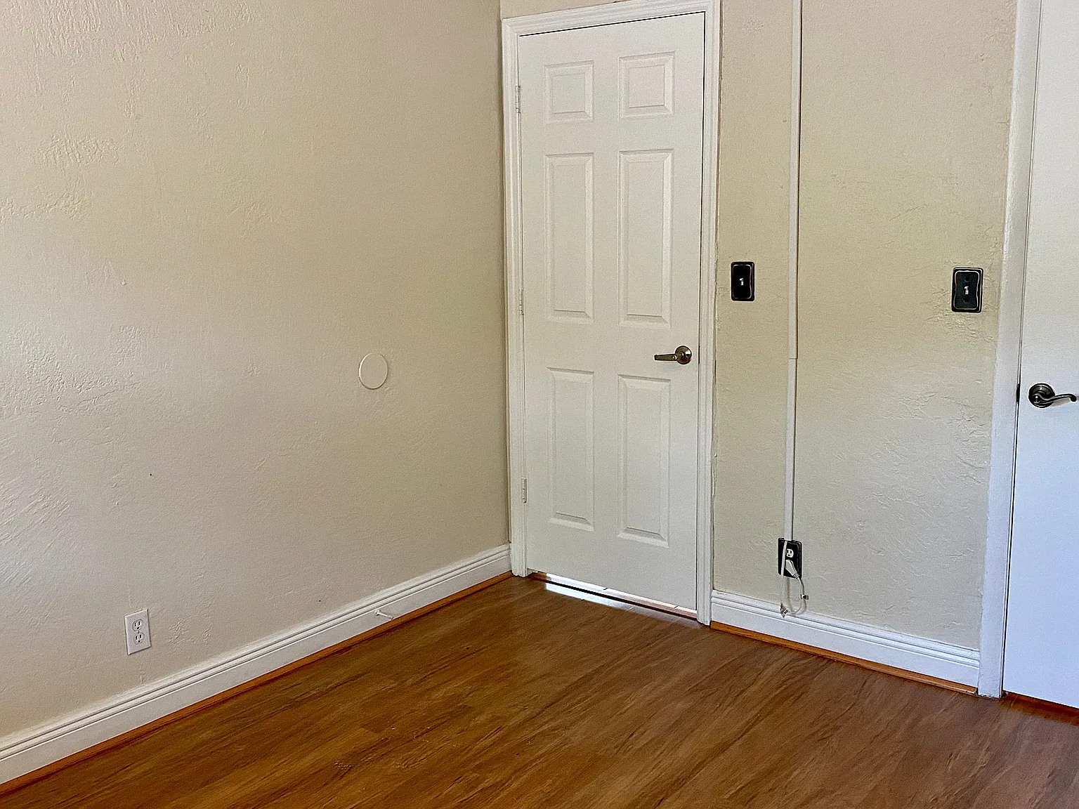 El Sol At Main Street 4061 #28 (Ellia Corp) - 516 — Photo 3