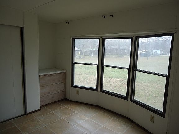 3rd image of 485 Village