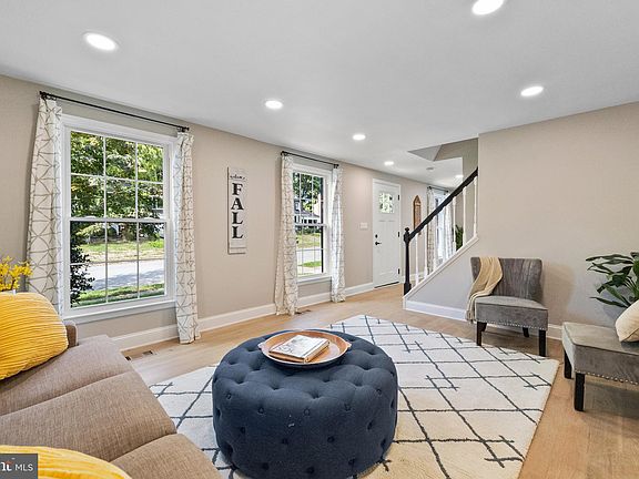5th image of 529 Bay Green Dr