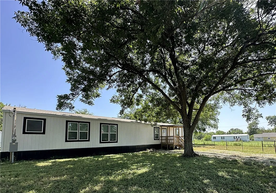3 bed, 1191 sqft, $1,700 — Photo 1