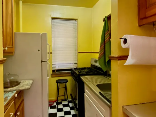 251 Seaman Avenue image 2 of 9