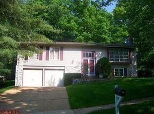 954 Century Oaks Dr, Ballwin, MO 63021