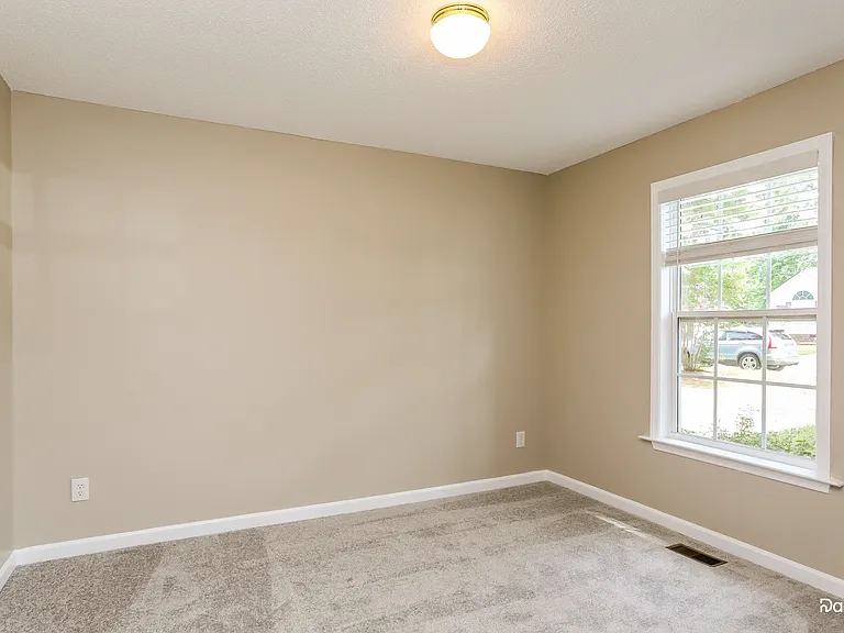 221 Breezewood Ln — Photo 8