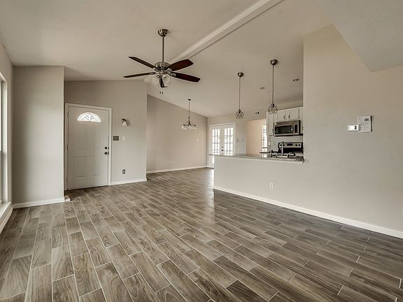 4th image of 609 Stonehenge Dr