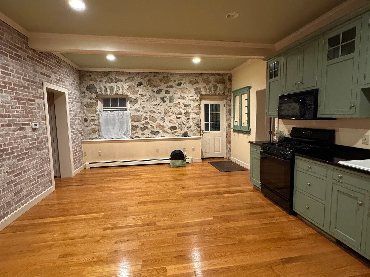 1 bed, 1.5 bath, 1600 sqft, $3,800 — Photo 3